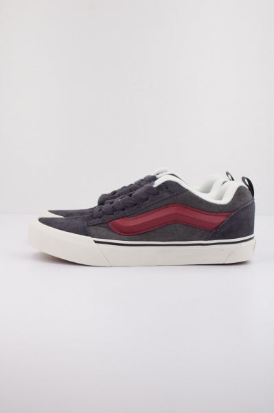 VANS KNU SKOOL en color GRIS (1)