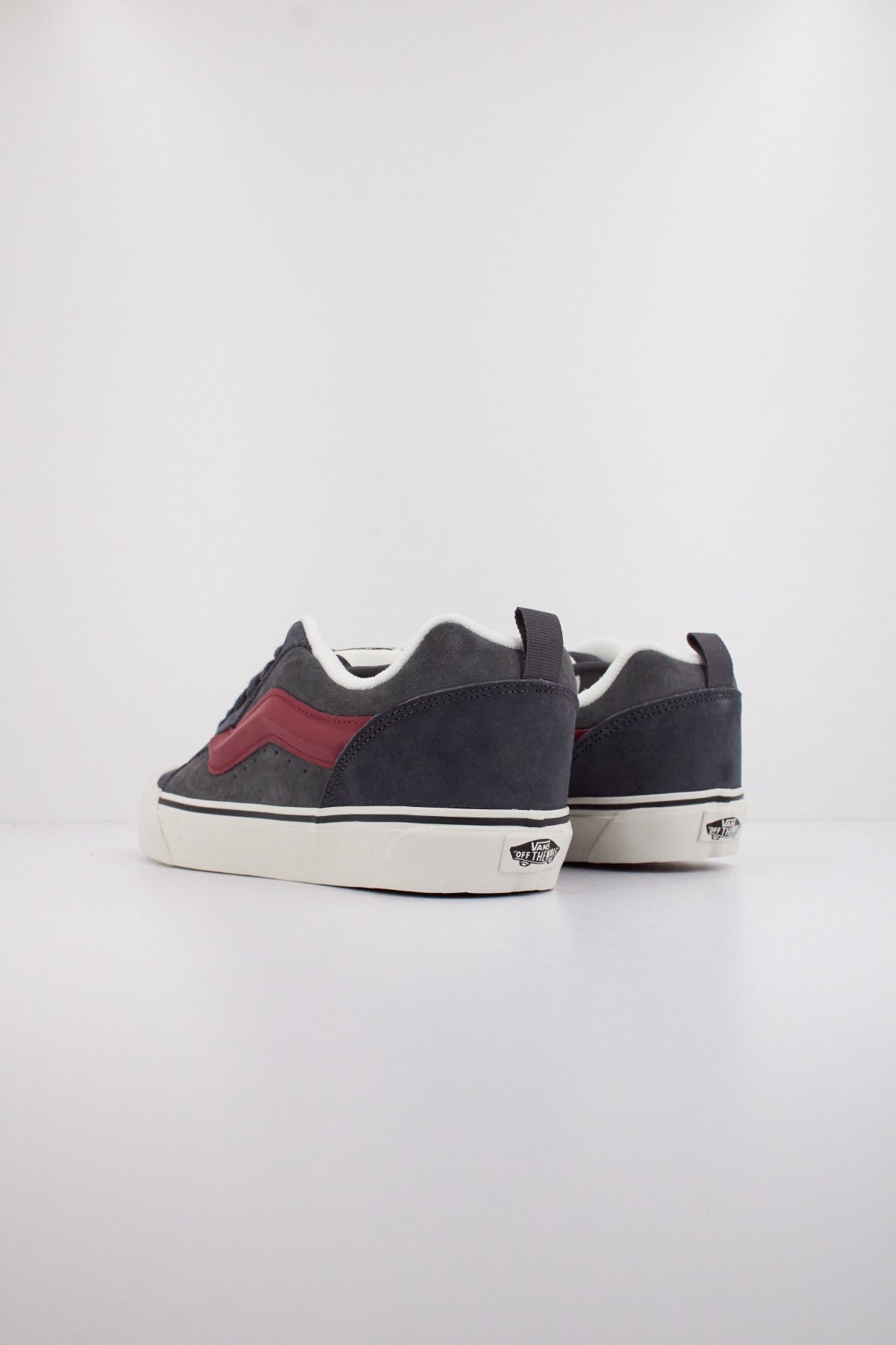VANS KNU SKOOL en color GRIS (4)