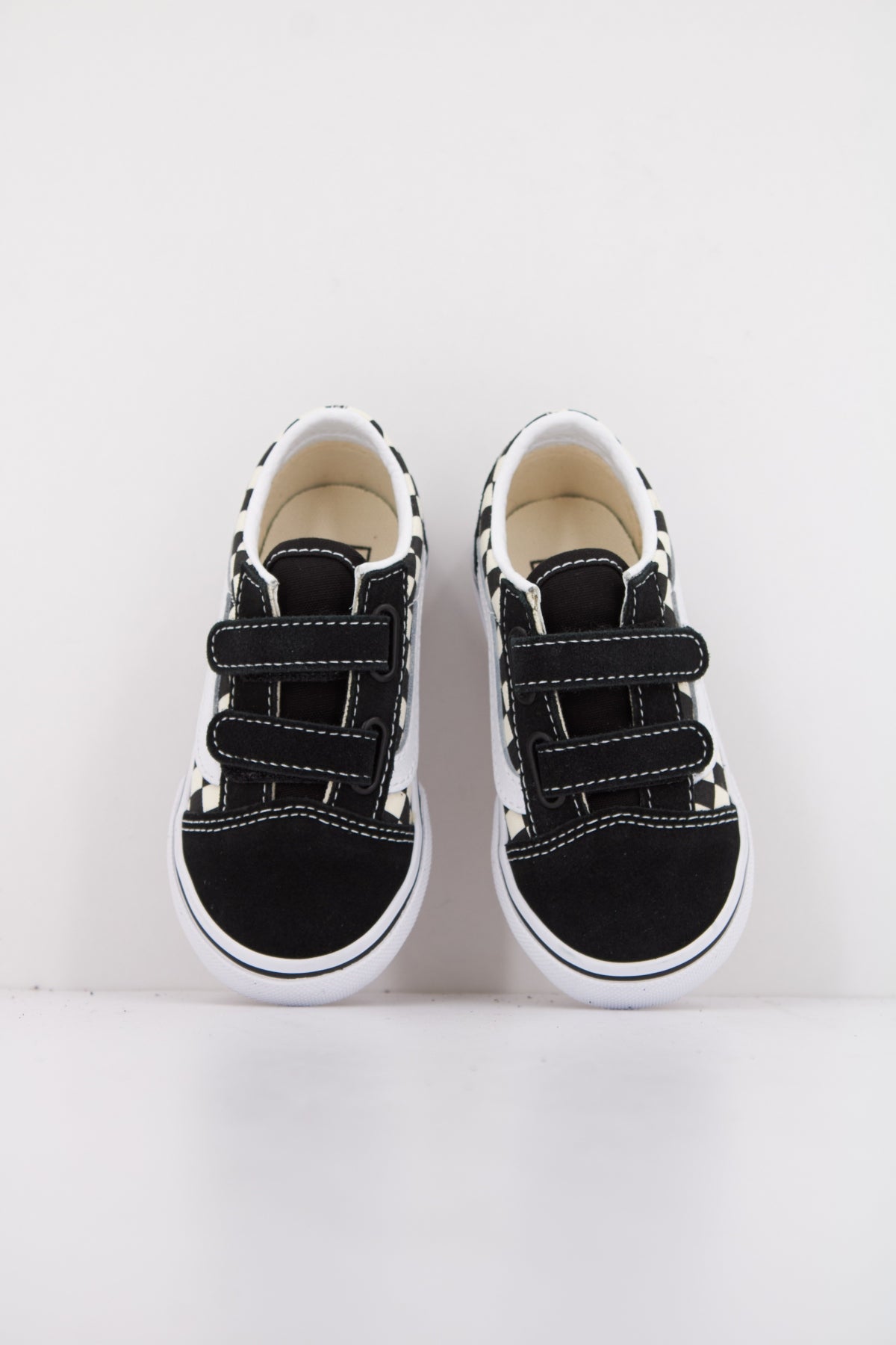 VANS OLD SKOOL V en color NEGRO (3)