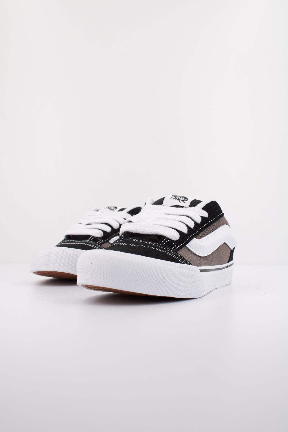 VANS KNU SKOOL en color NEGRO (2)