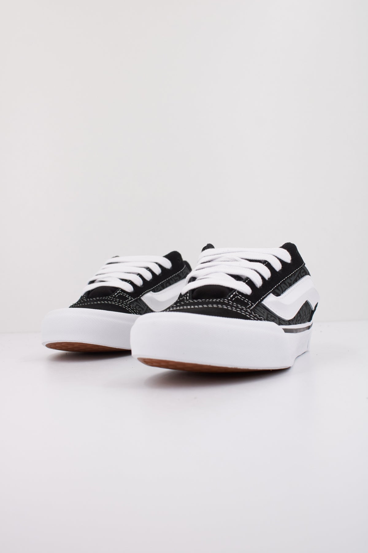 VANS KNU SKOOL en color NEGRO (2)