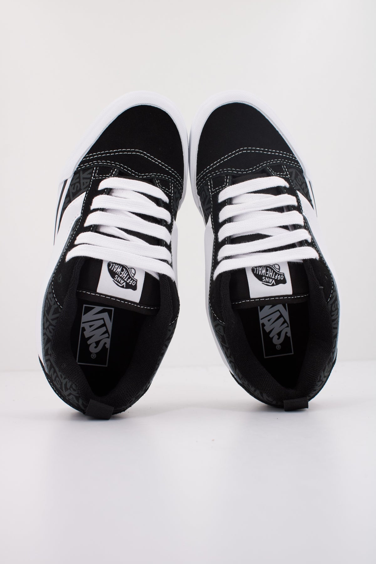 VANS KNU SKOOL en color NEGRO (3)
