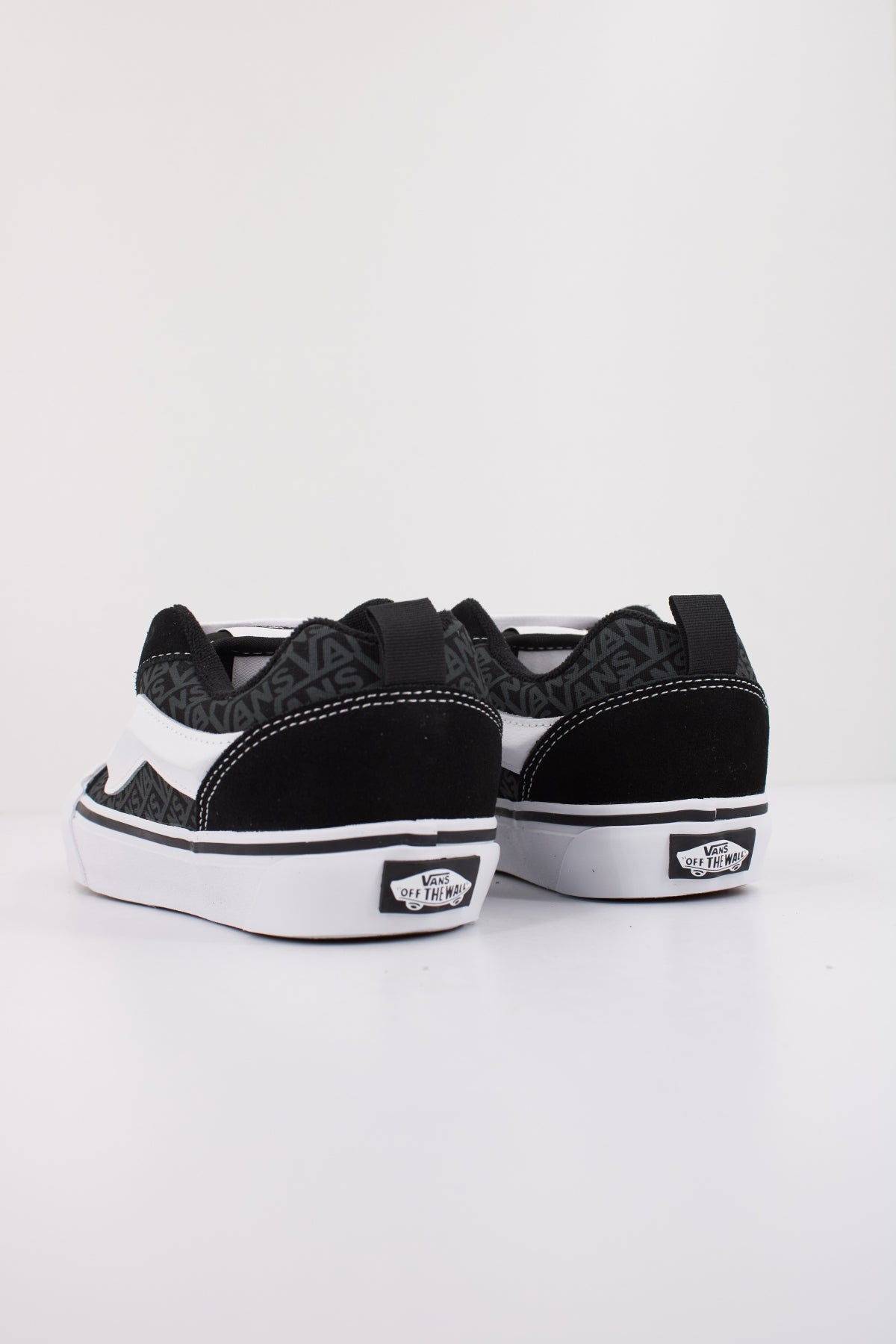 VANS KNU SKOOL en color NEGRO (4)