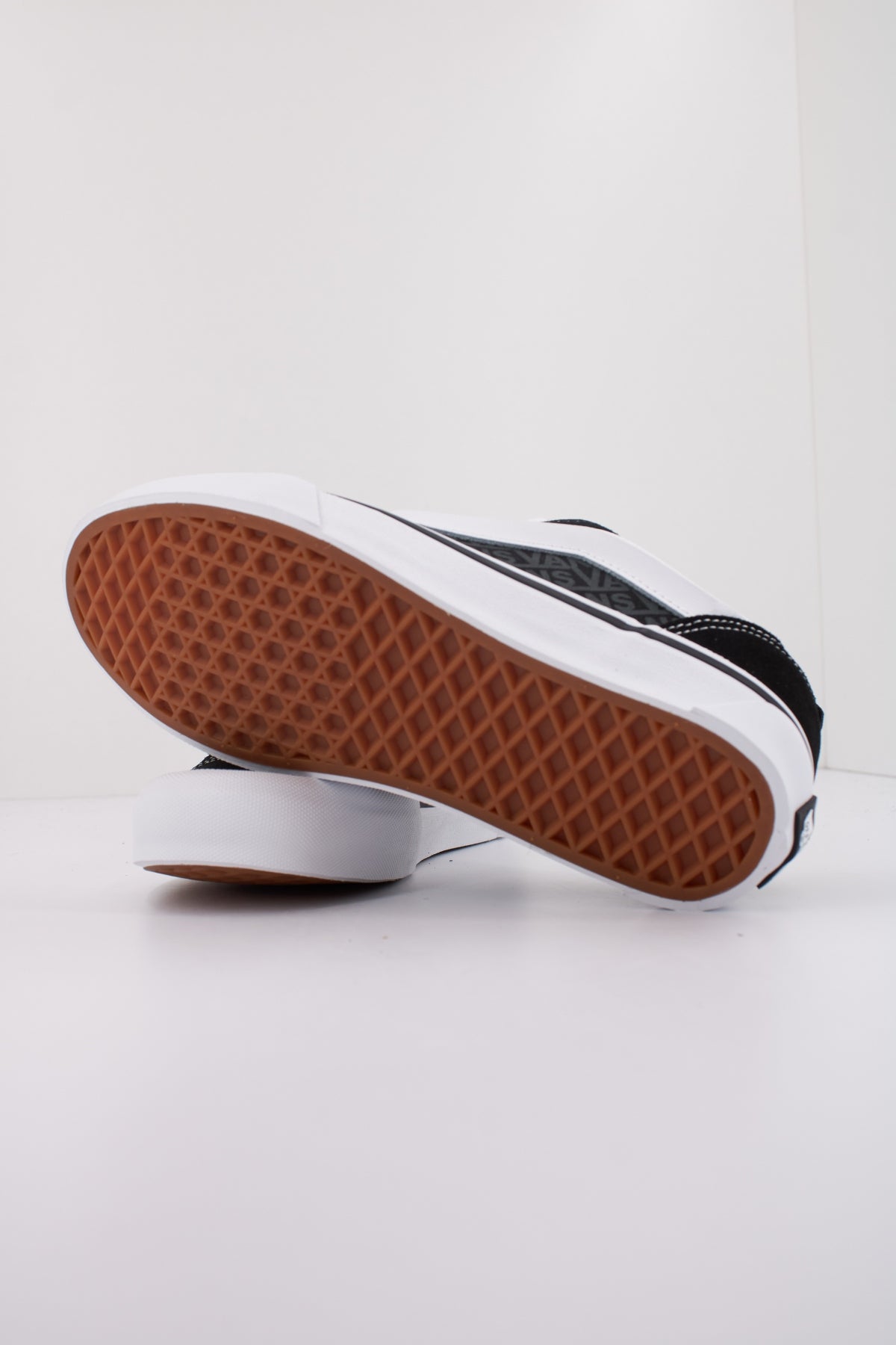 VANS KNU SKOOL en color NEGRO (5)
