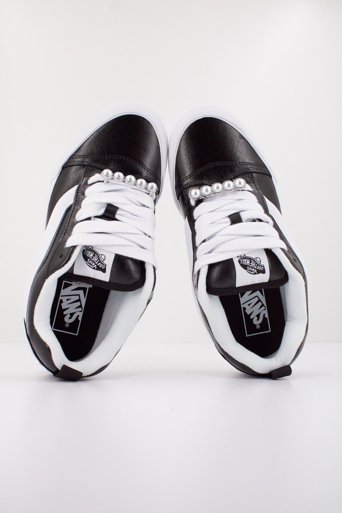 VANS KNU SKOOL en color NEGRO (3)