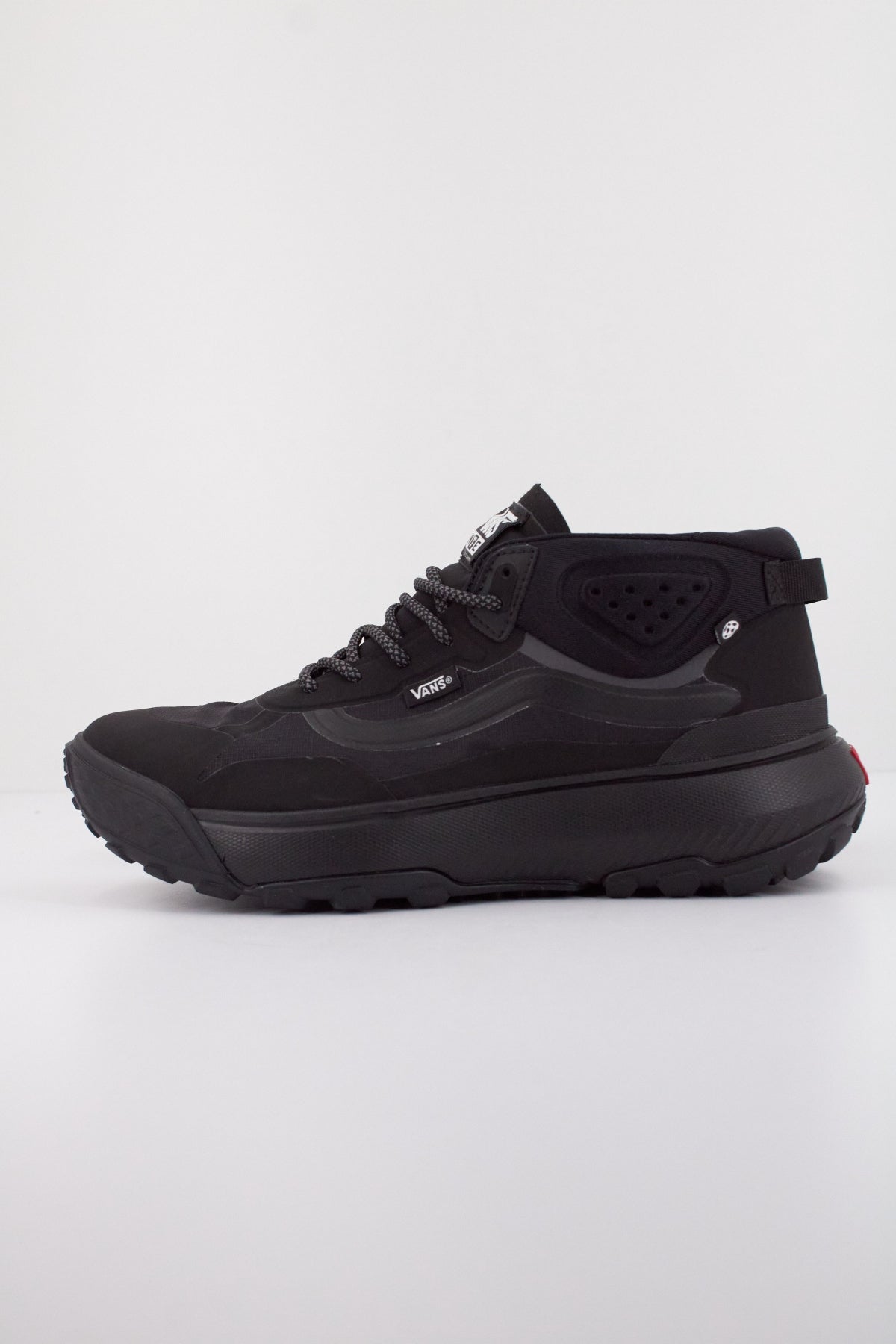 VANS CRISSPATH MID en color NEGRO (1)