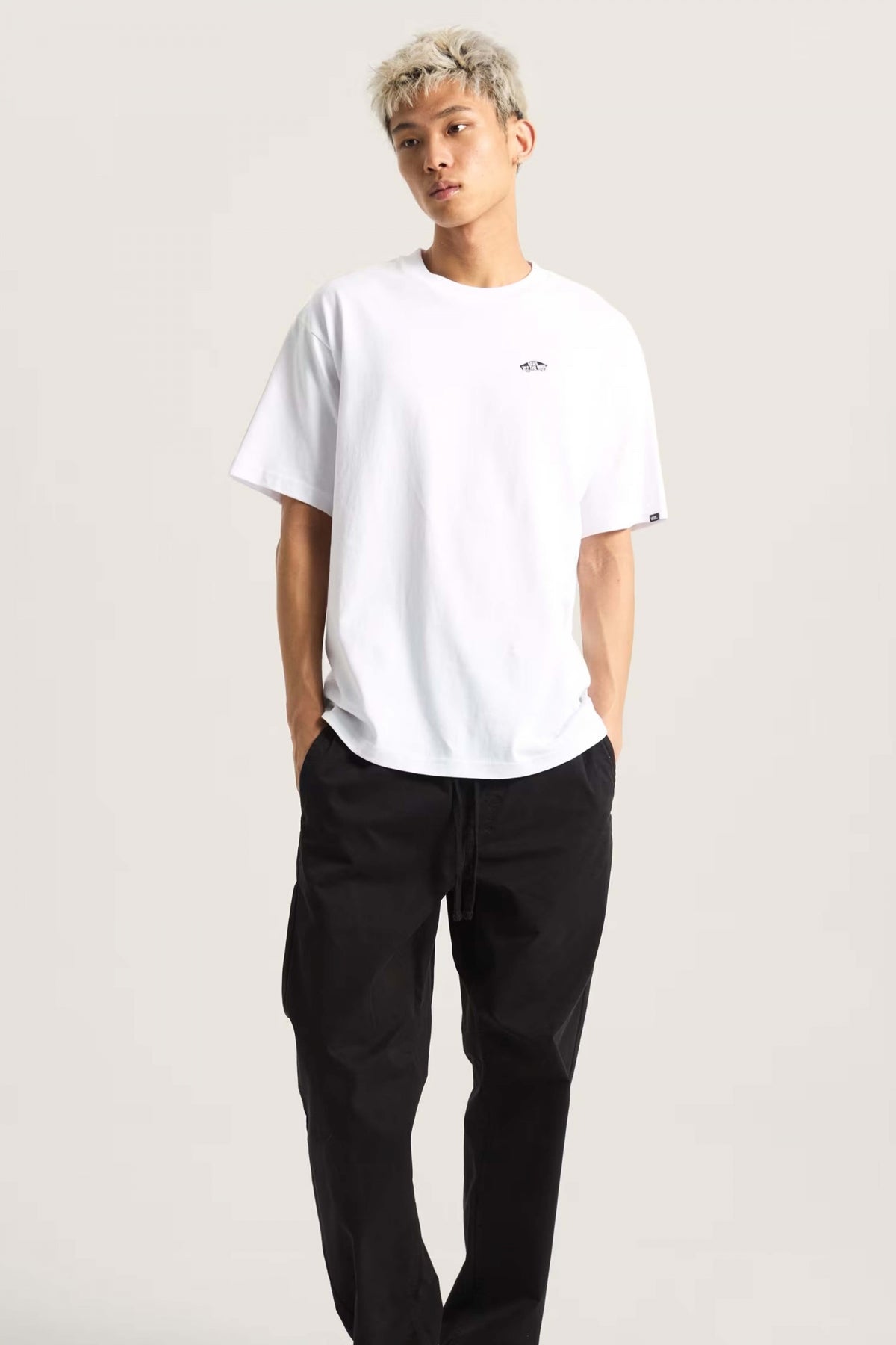 VANS STYLE II LOOSE SS T en color BLANCO (1)