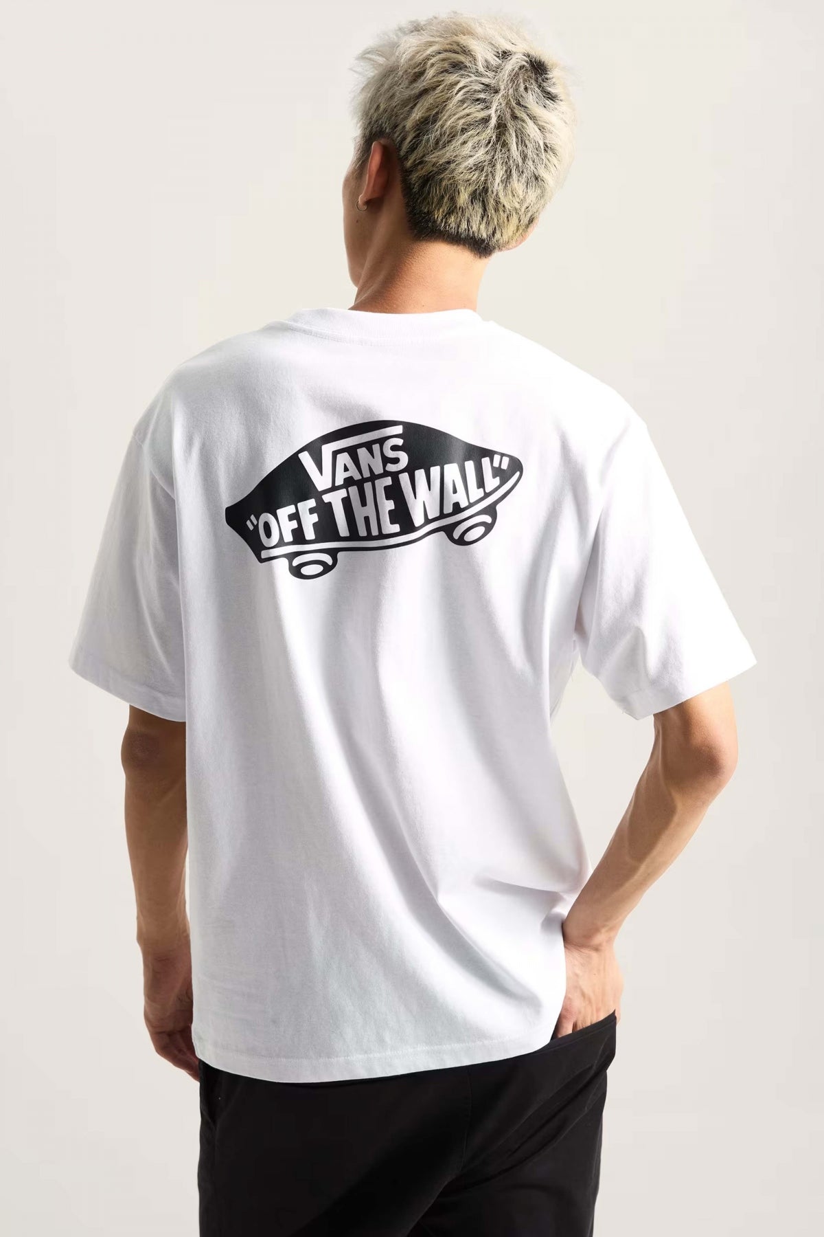 VANS STYLE II LOOSE SS T en color BLANCO (2)