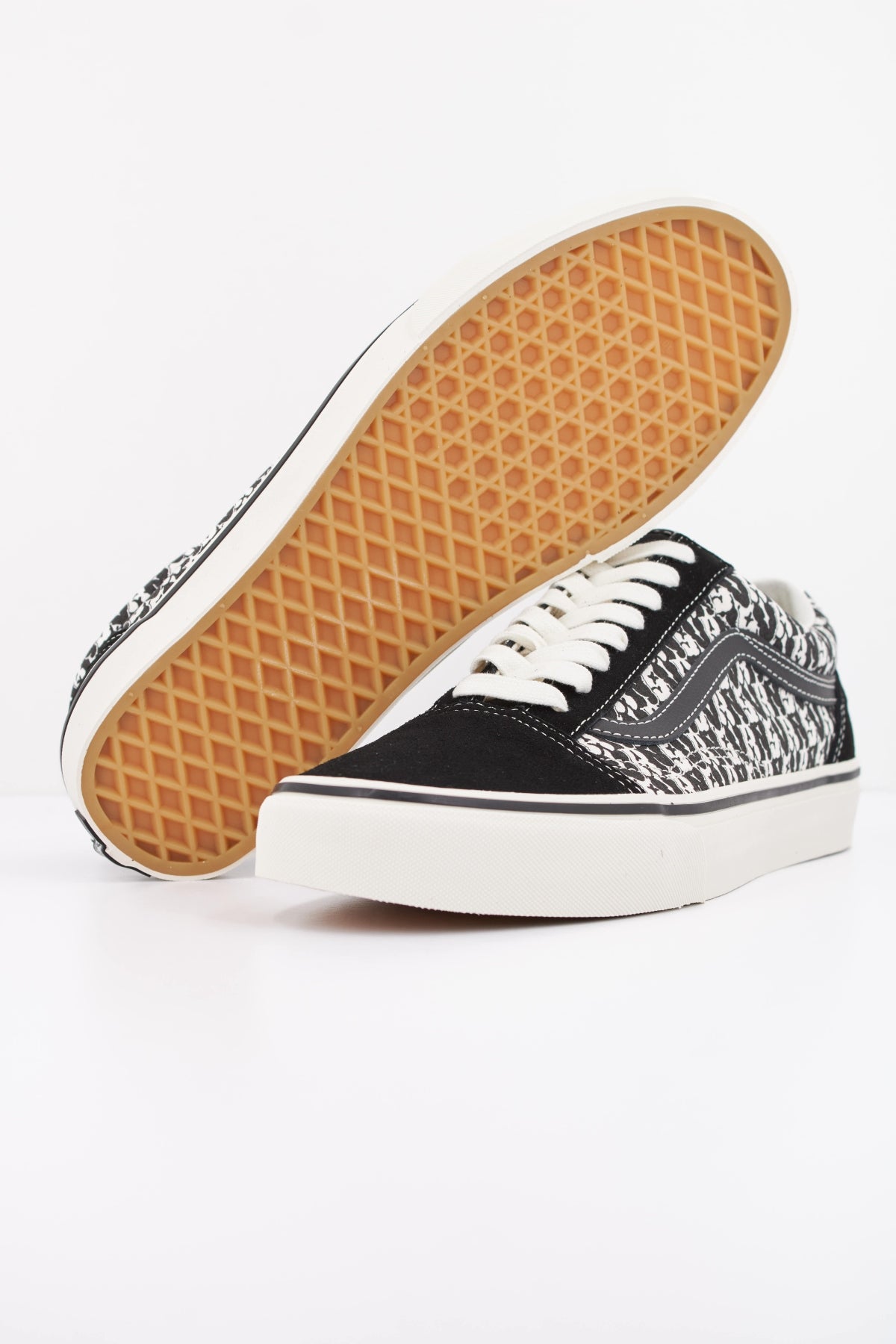 VANS OLD SKOOL en color NEGRO (5)