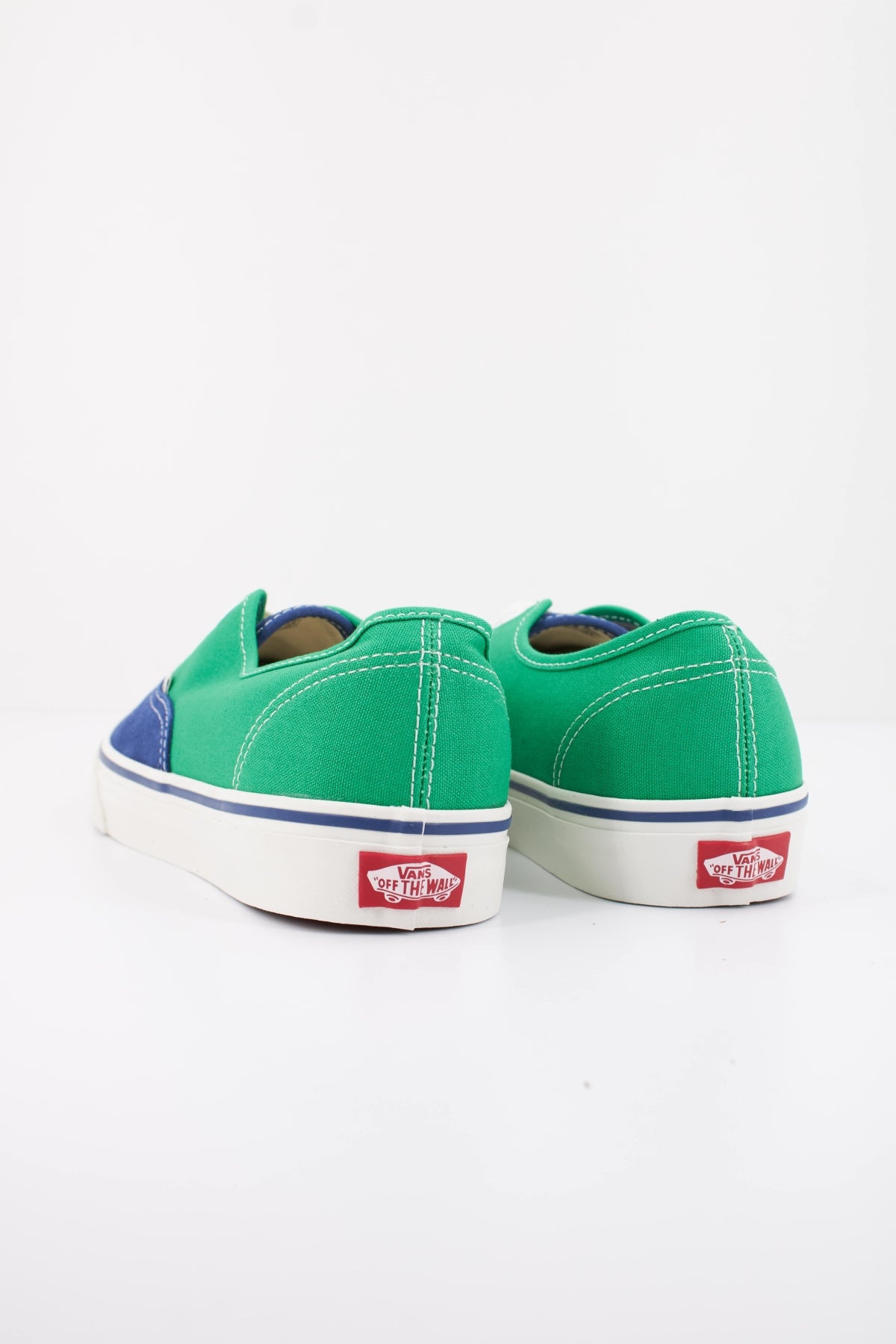 VANS AUTHENTIC en color AZUL (4)