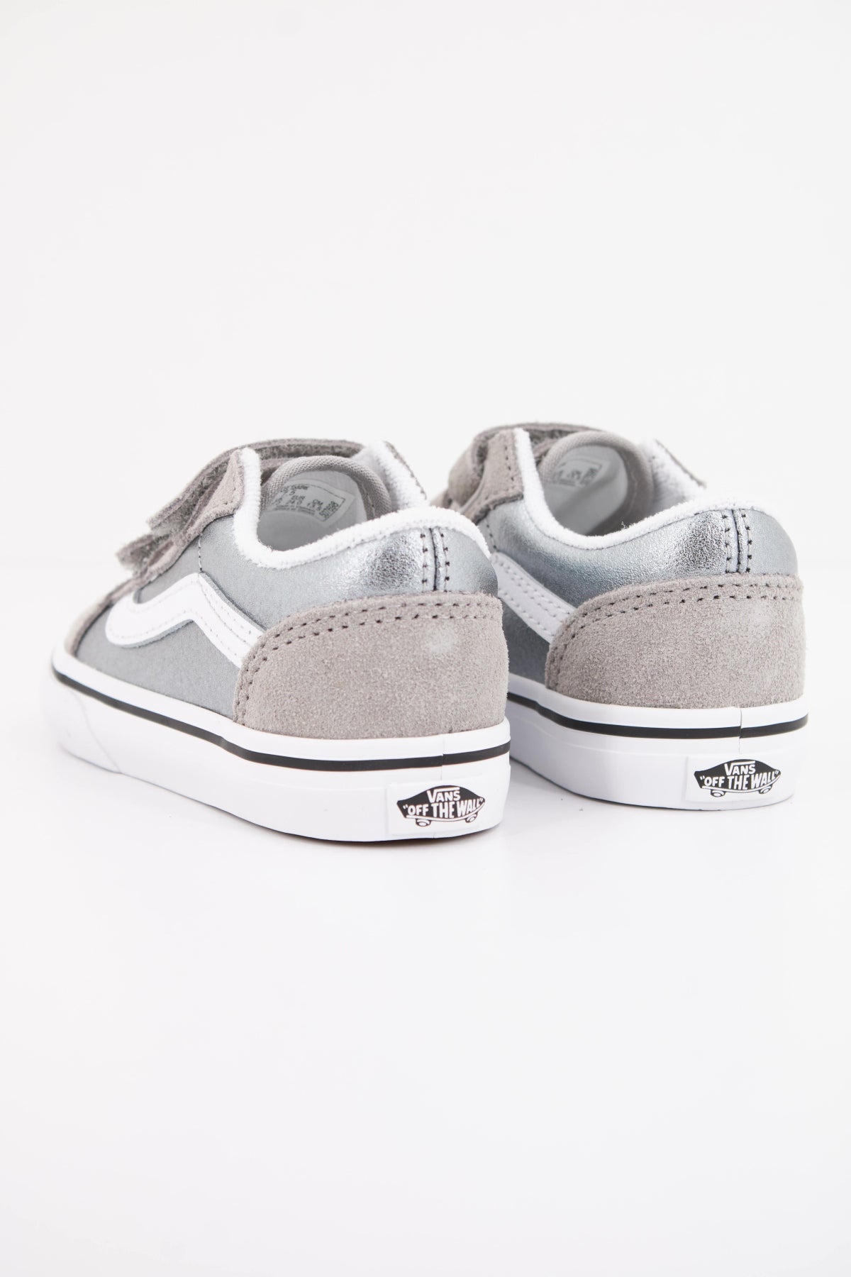 VANS OLD SKOOL V MTLC en color PLATA (4)