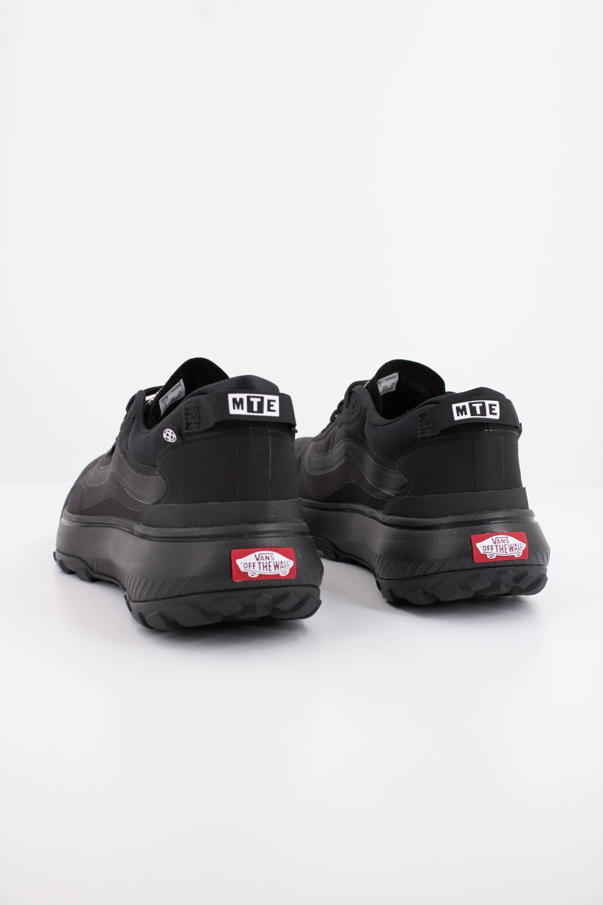 VANS MTE CROSSPATH en color NEGRO (4)