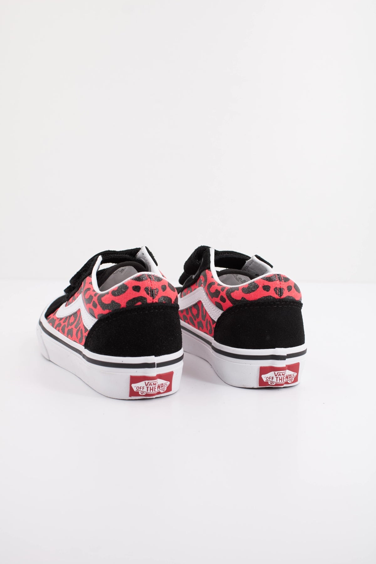 VANS OLD SKOOL V en color NEGRO (4)