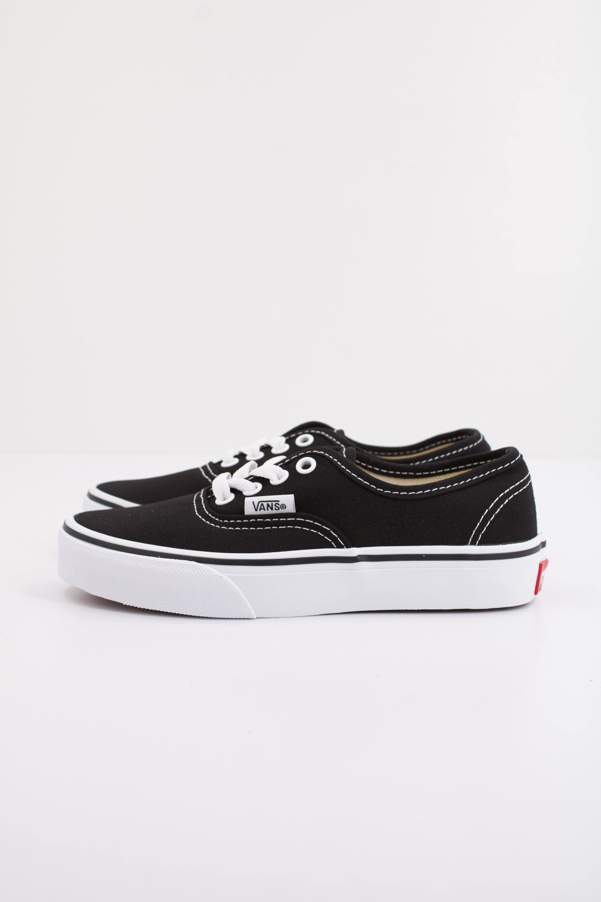 VANS AUTHENTIC en color NEGRO (1)
