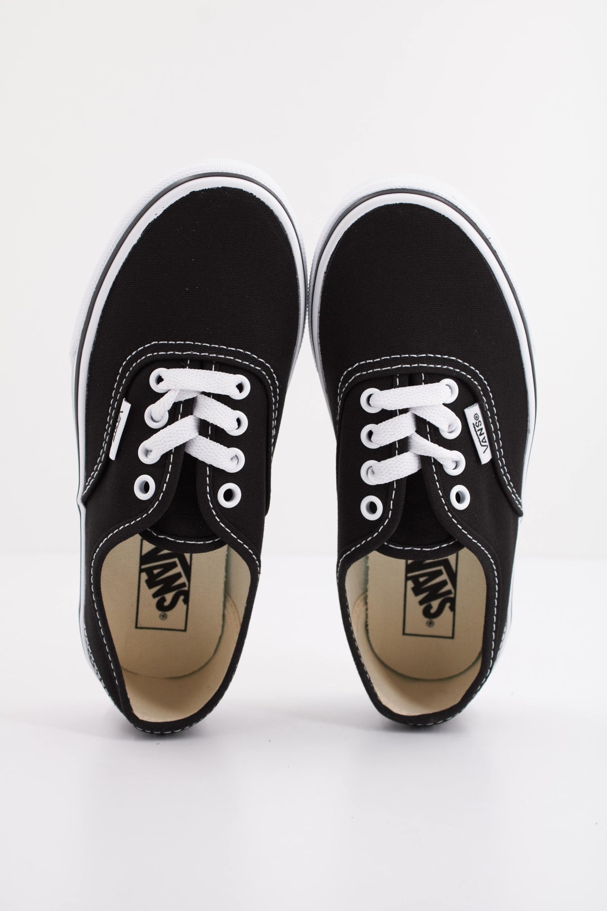 VANS AUTHENTIC en color NEGRO (3)