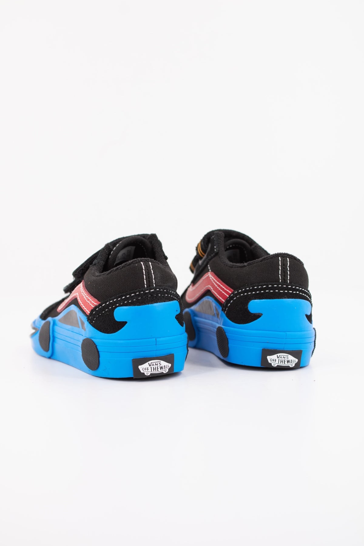 VANS OLD SKOOL V CAR en color NEGRO (4)