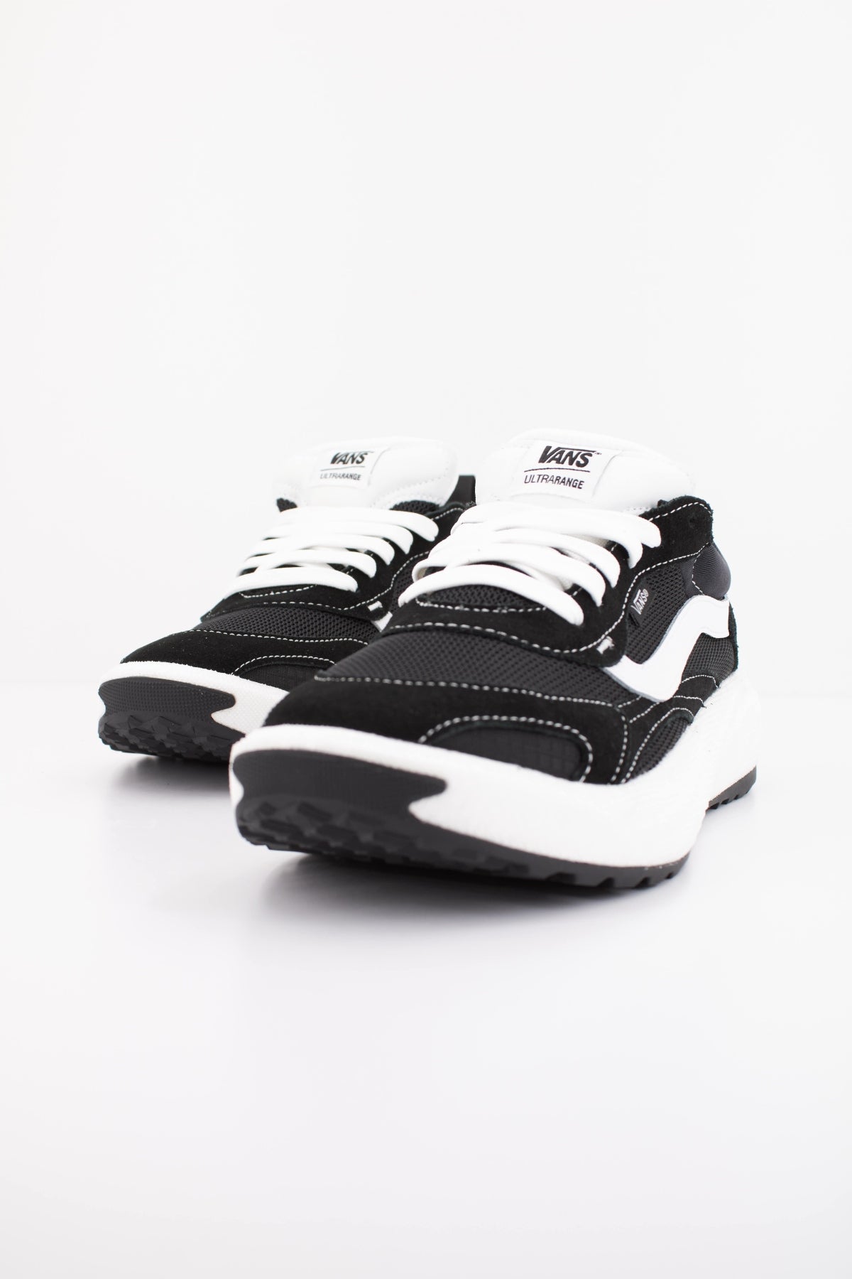 VANS ULTRARANGE NEO . en color NEGRO (2)