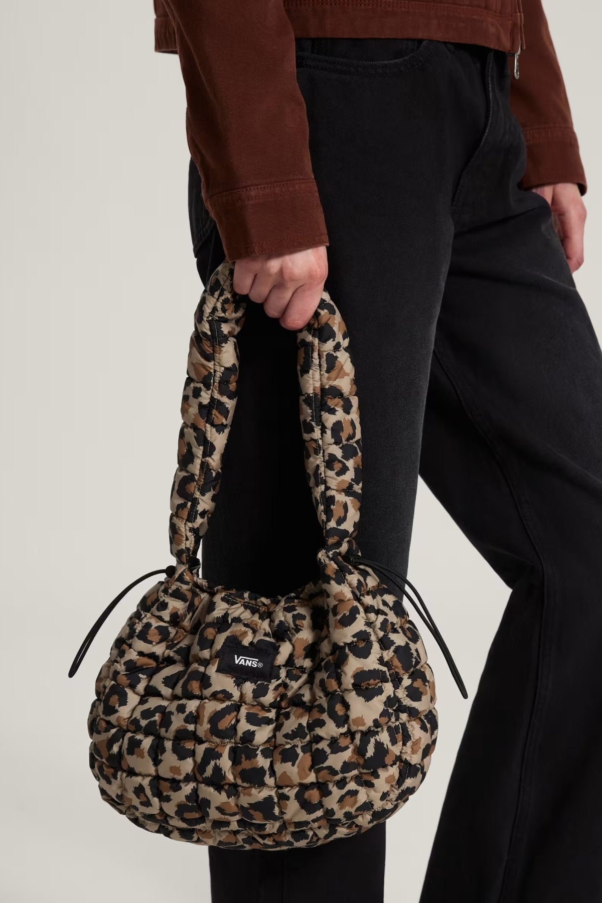 VANS VNXBMG QUILTED KATIE BAG en color (1)