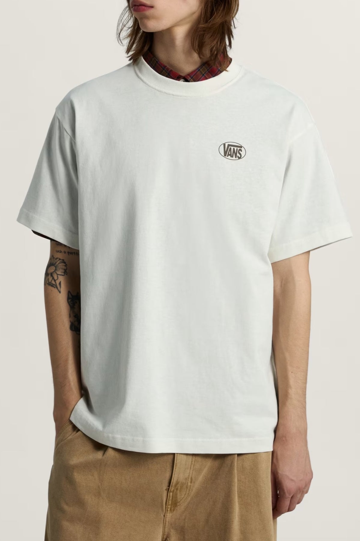 VANS VNFEFS OVAL LOGO LOOSE SS TEE en color BLANCO (3)