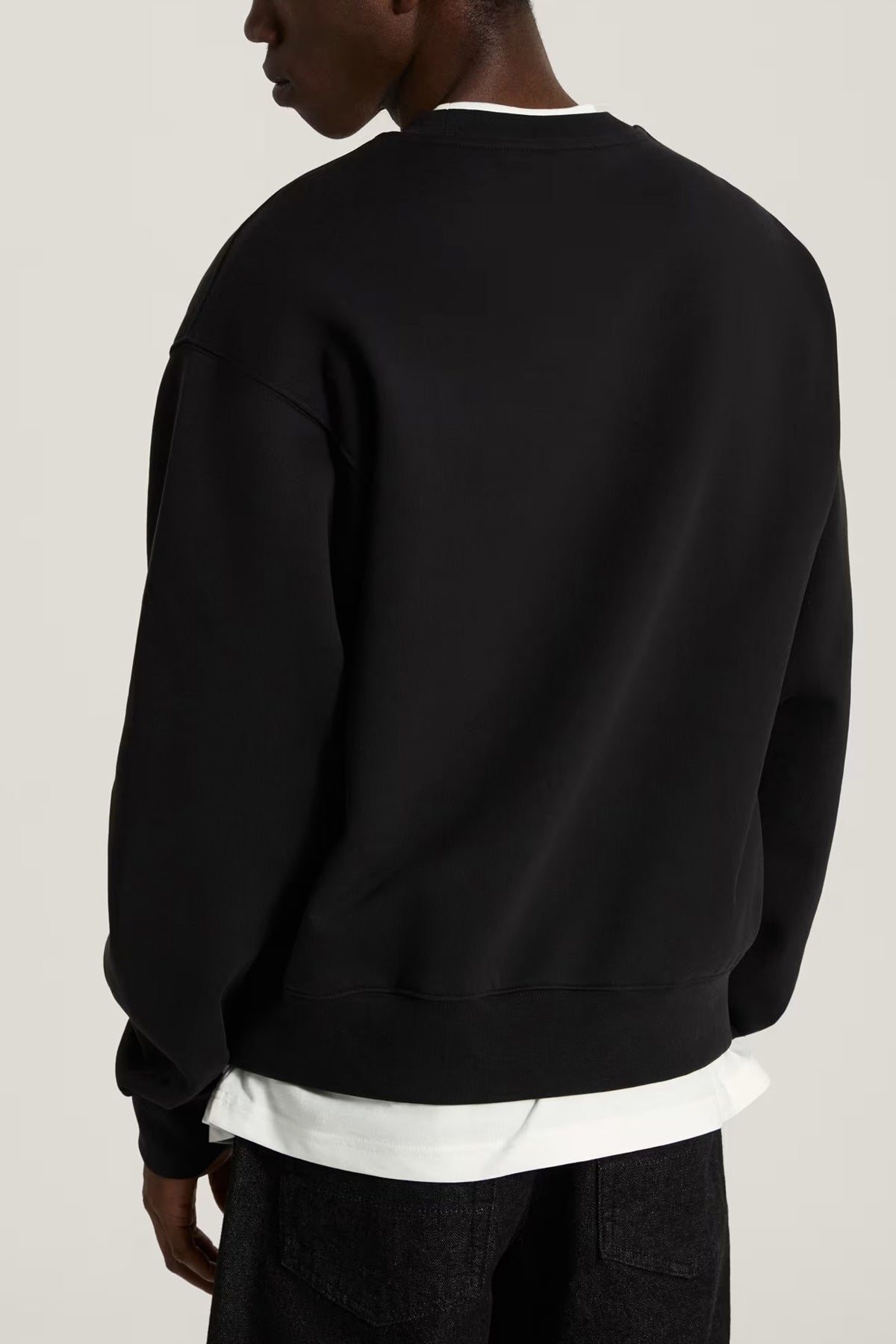VANS VNGBLK LEFT CHEST II CREW en color NEGRO (2)