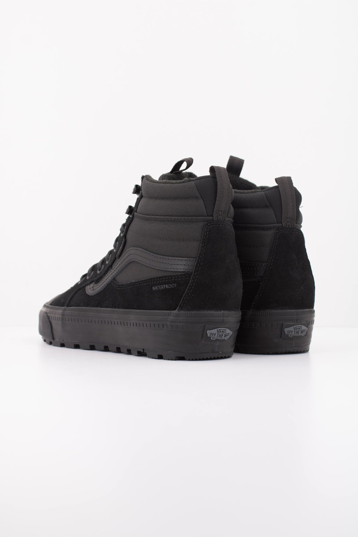 VANS VNDAQBKA SK HI WATERPROOF INSU en color NEGRO (4)