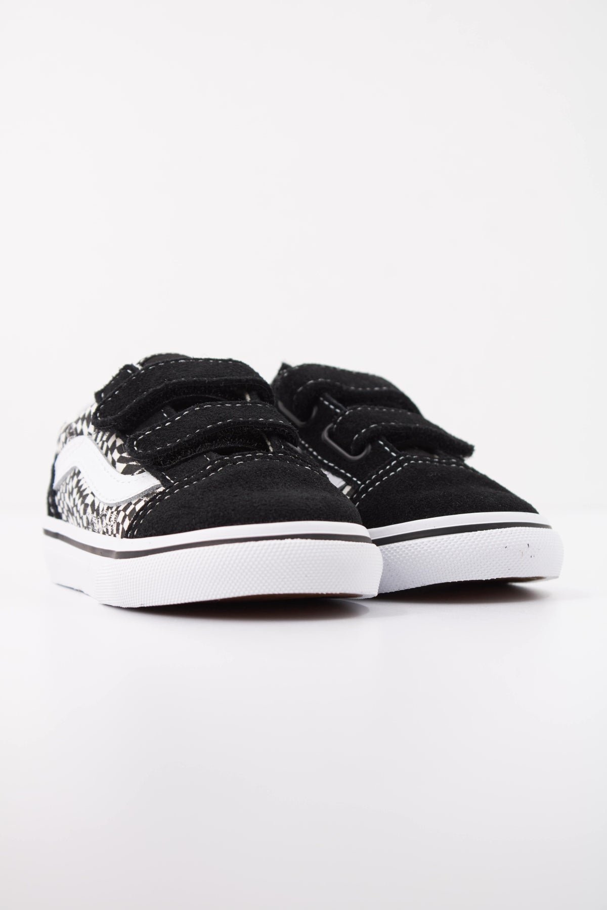 VANS VNCTG OLD SKOOL V VNWR en color NEGRO (2)