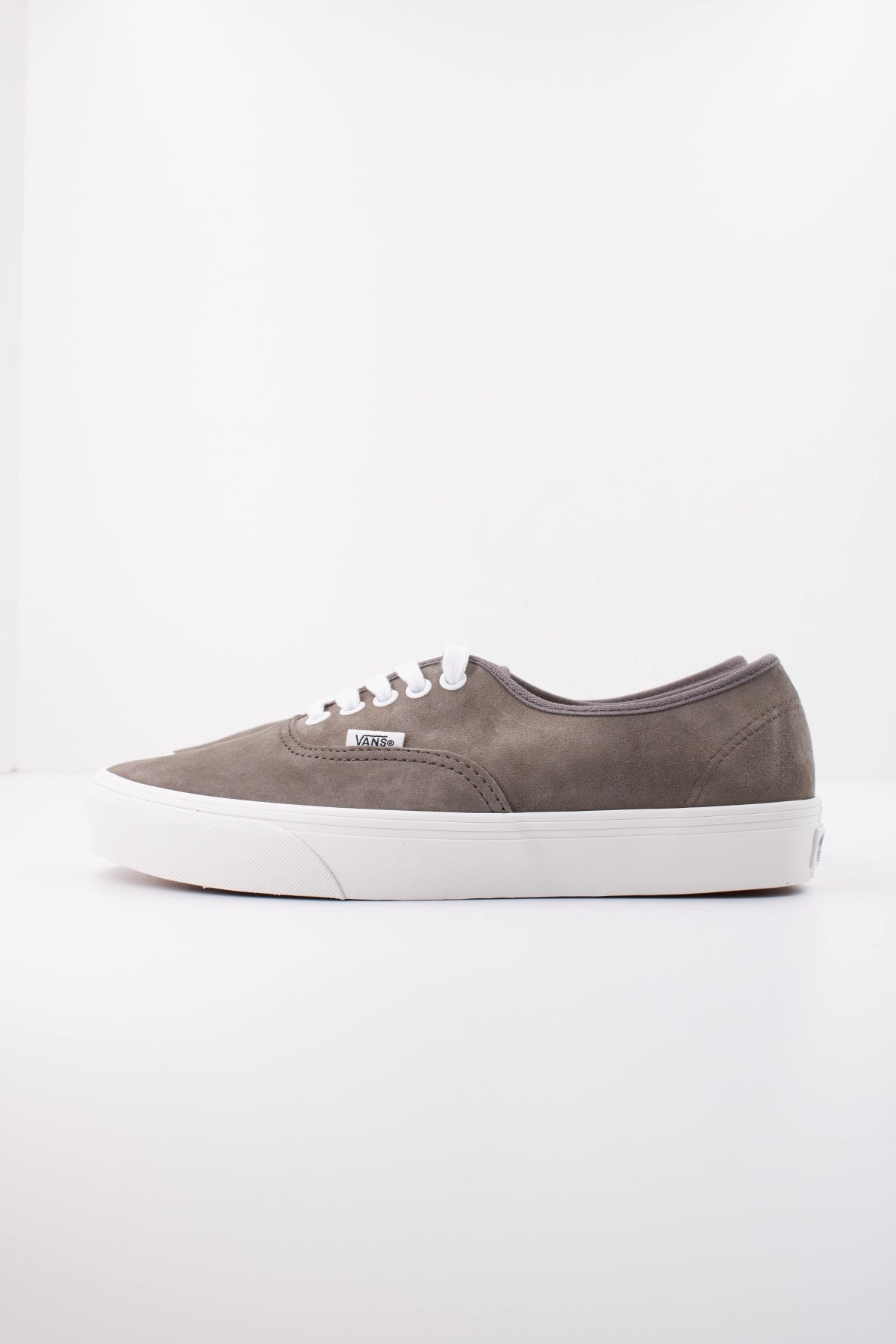 VANS VNDYJC AUTHENTIC en color GRIS (1)