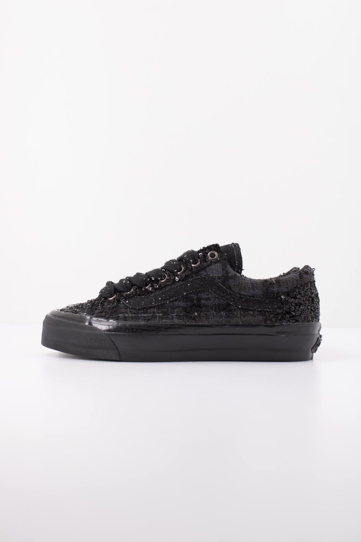 VANS VNEHDBKA LX OLD SKOOL FUZZ en color NEGRO (1)