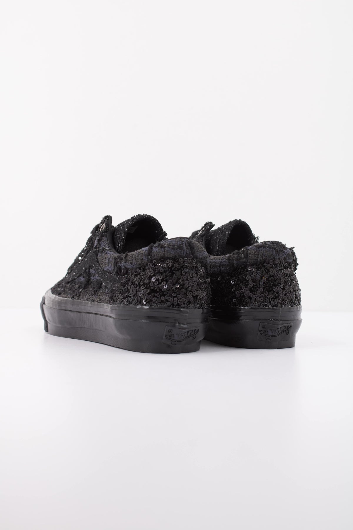 VANS VNEHDBKA LX OLD SKOOL FUZZ en color NEGRO (4)