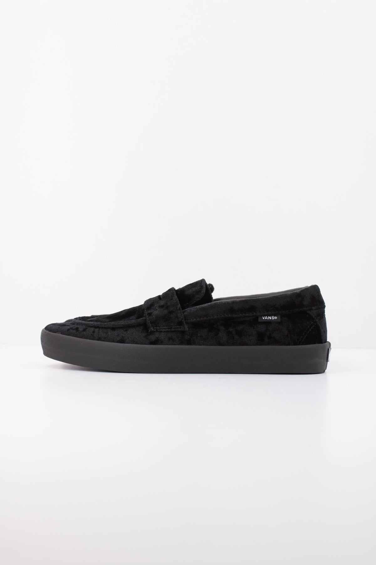 VANS VNZQBM SKATE LOAFER VLVT en color NEGRO (1)