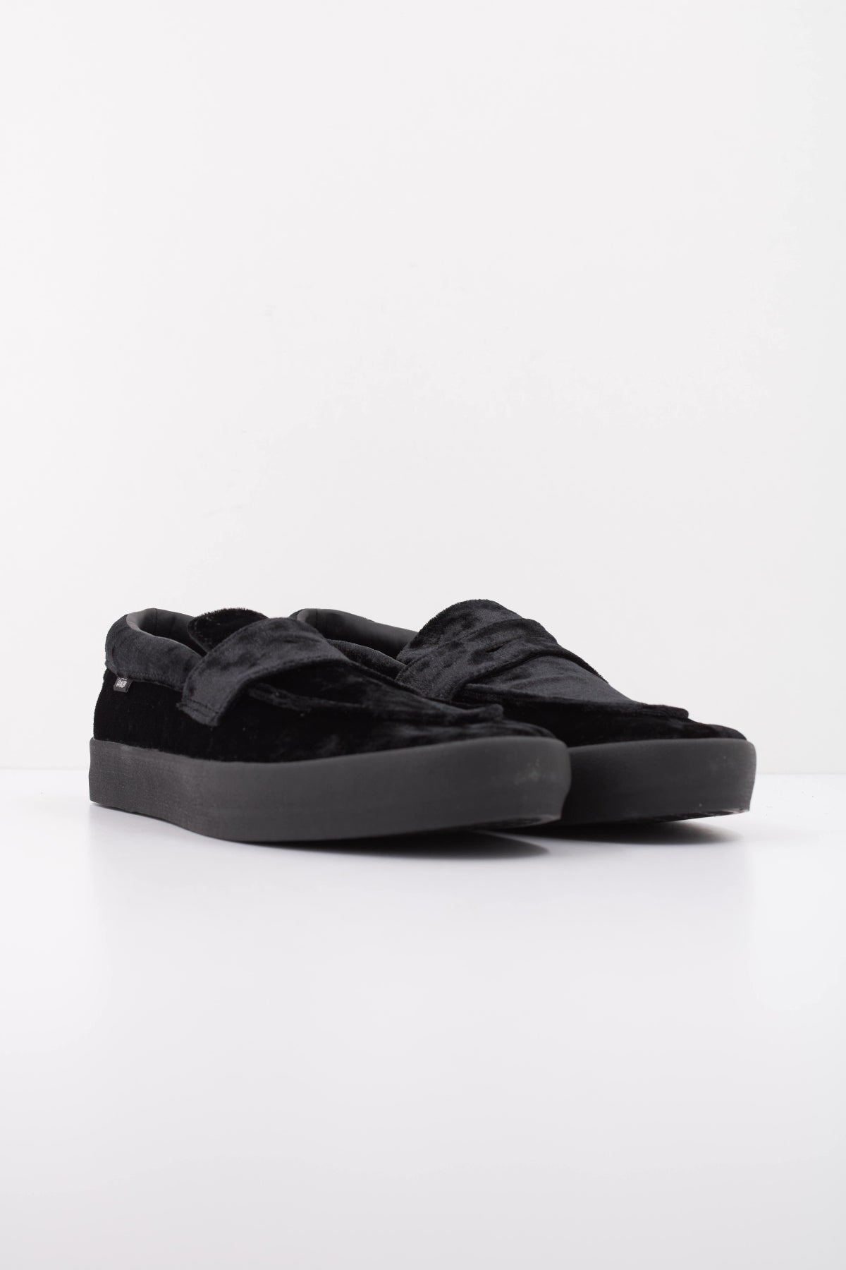 VANS VNZQBM SKATE LOAFER VLVT en color NEGRO (2)