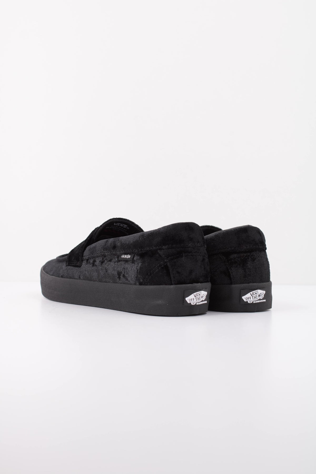 VANS VNZQBM SKATE LOAFER VLVT en color NEGRO (4)