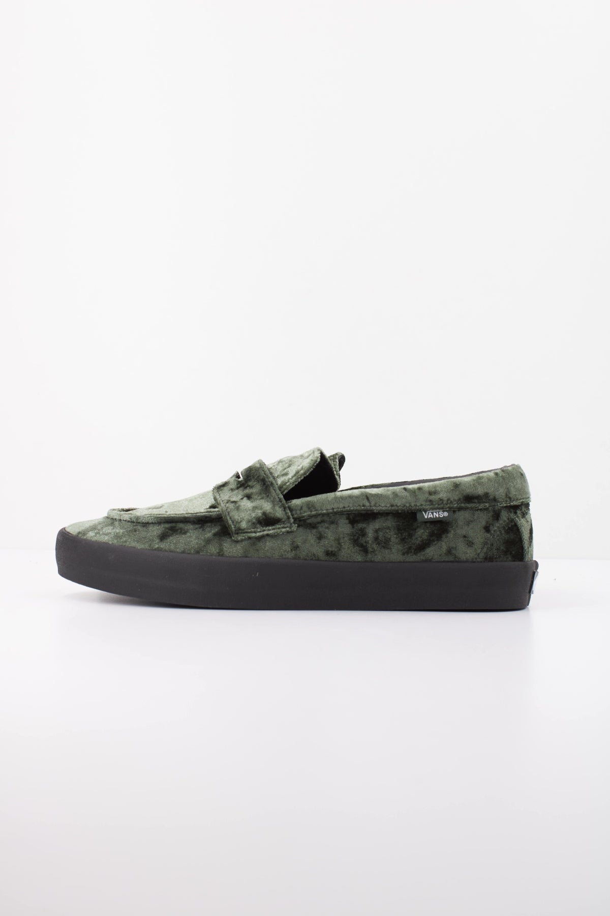 VANS VNZQTD SKATE LOAFER VLVT en color VERDE (1)
