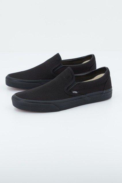VANS UA CLASSIC SLIP-ON en color NEGRO (1)