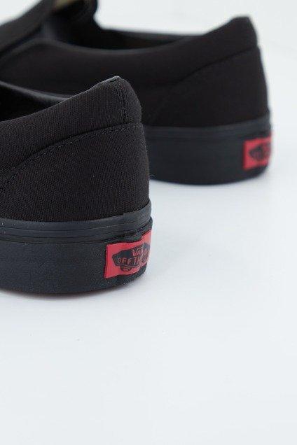 VANS UA CLASSIC SLIP-ON en color NEGRO (3)