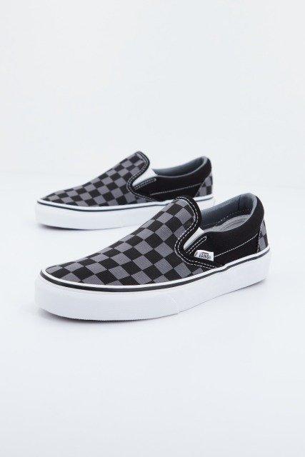 VANS UA CLASSIC SLIP-ON en color NEGRO (1)