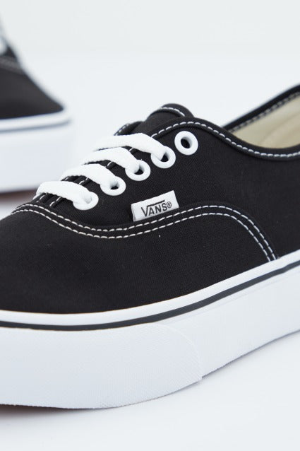 VANS UA AUTHENTIC PLATFOR BLAC en color NEGRO (2)