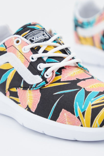 VANS UA ISO . TROPICAL LEAV en color FLORAL (2)