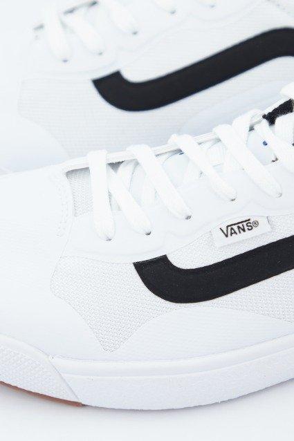 VANS UA ULTRARANGE EXO en color BLANCO (2)