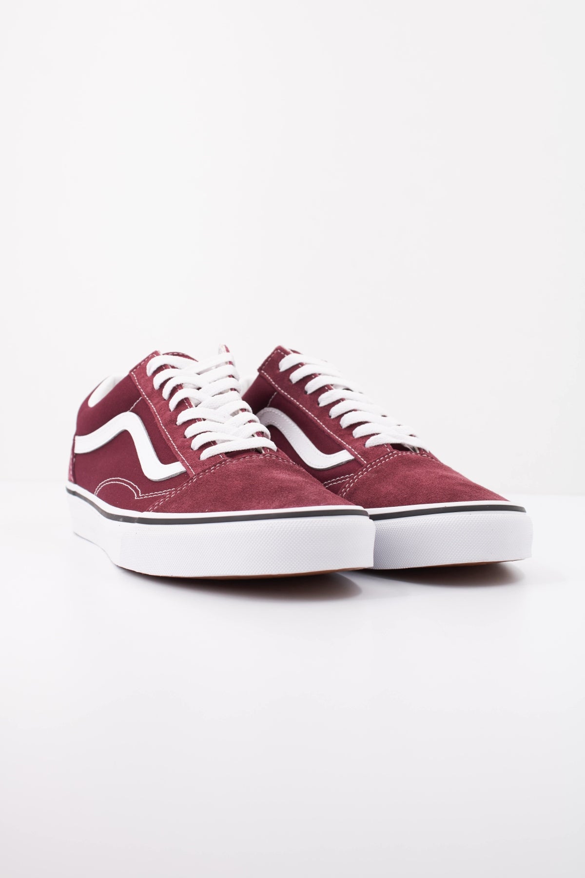 VANS VNAGU en color BURDEOS (2)