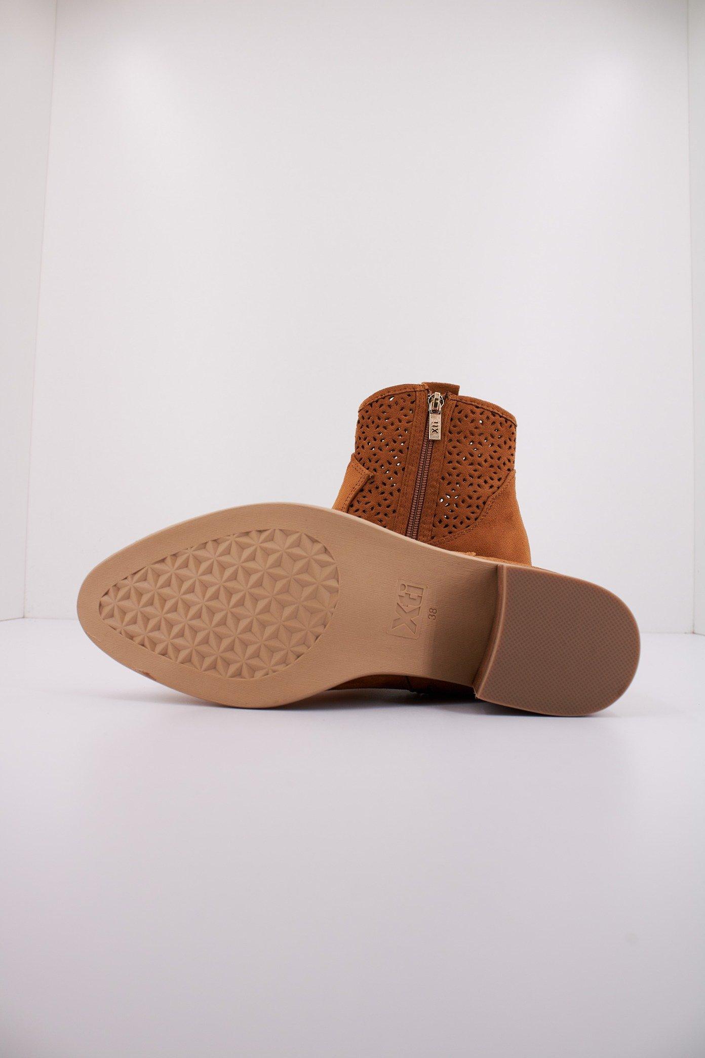 XTI X en color MARRON CLARO (4)