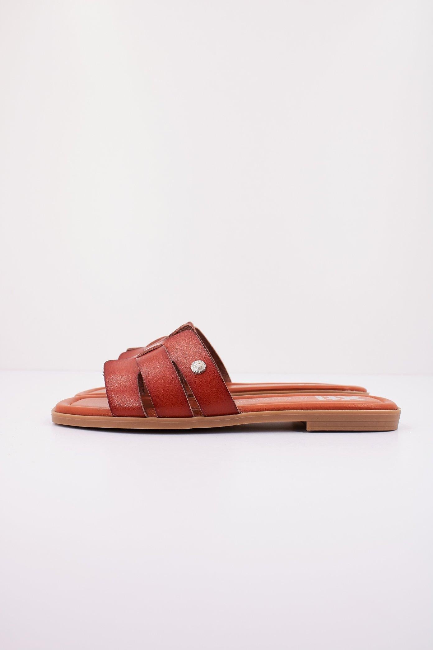 XTI X en color MARRON (1)