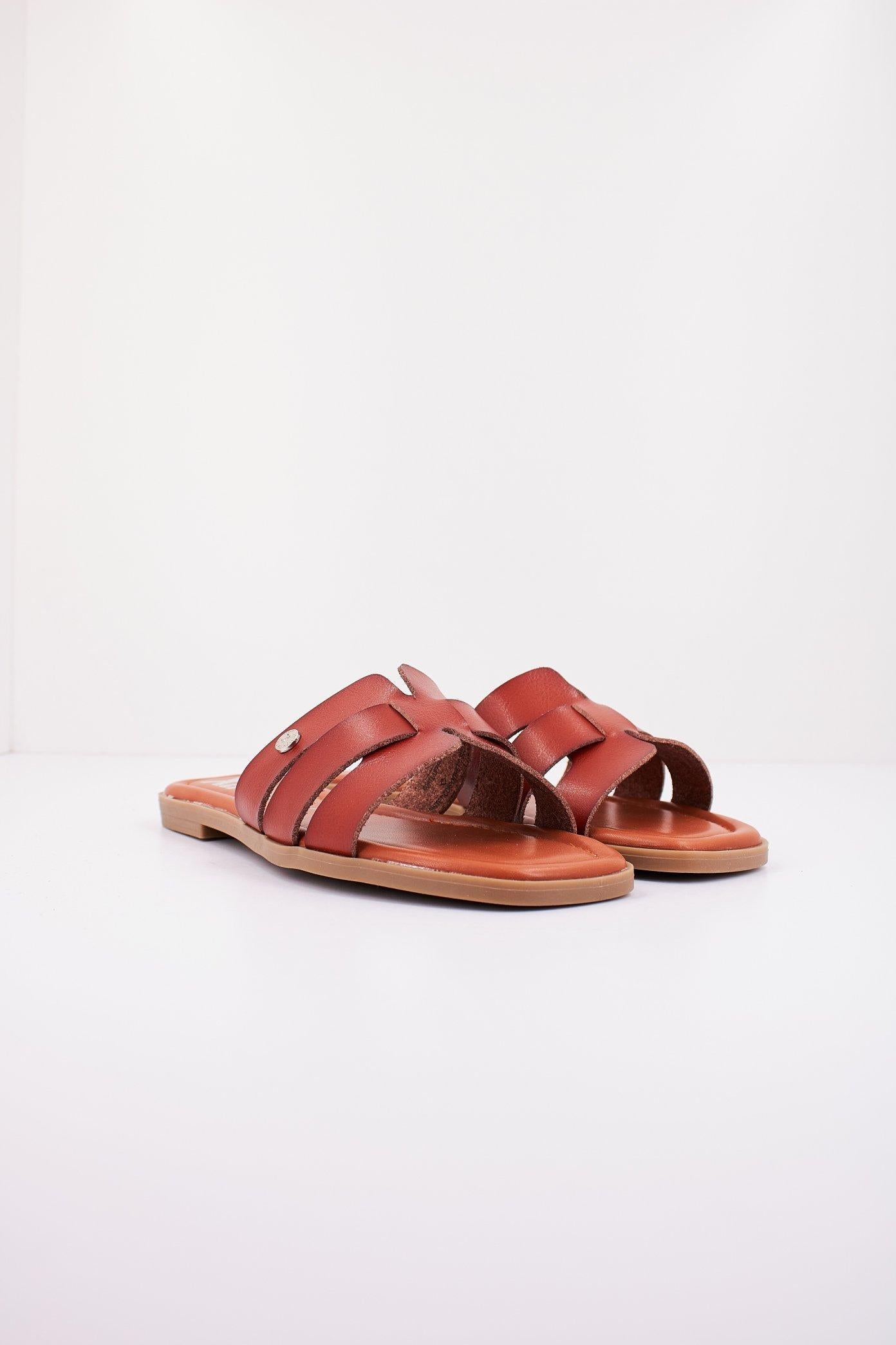 XTI X en color MARRON (2)