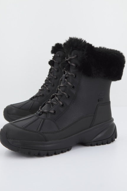UGG YOSE FLUFF en color NEGRO (1)