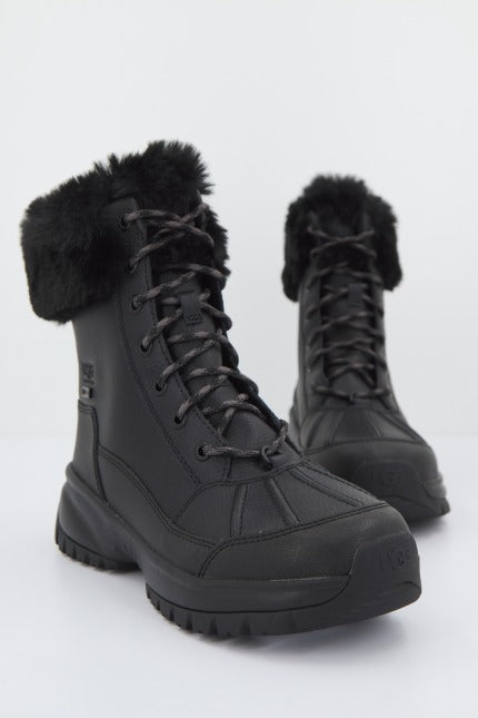 UGG YOSE FLUFF en color NEGRO (2)