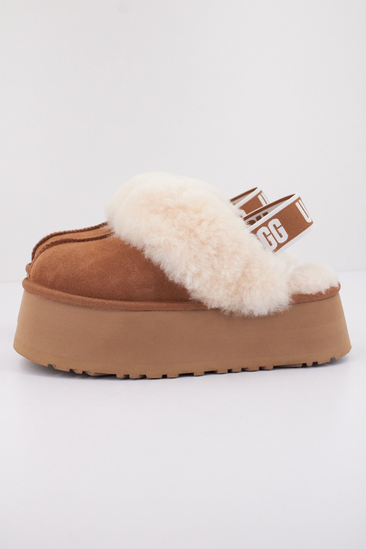 UGG FUNKETTE en color MARRON (1)