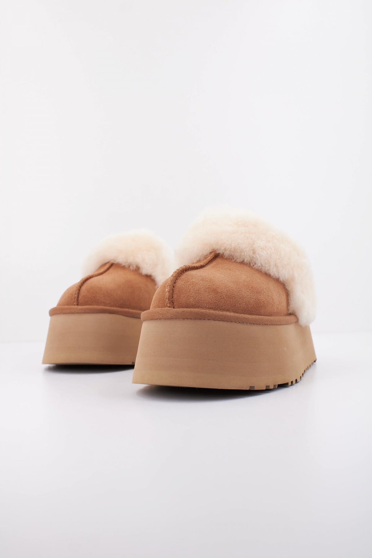 UGG FUNKETTE en color MARRON (2)