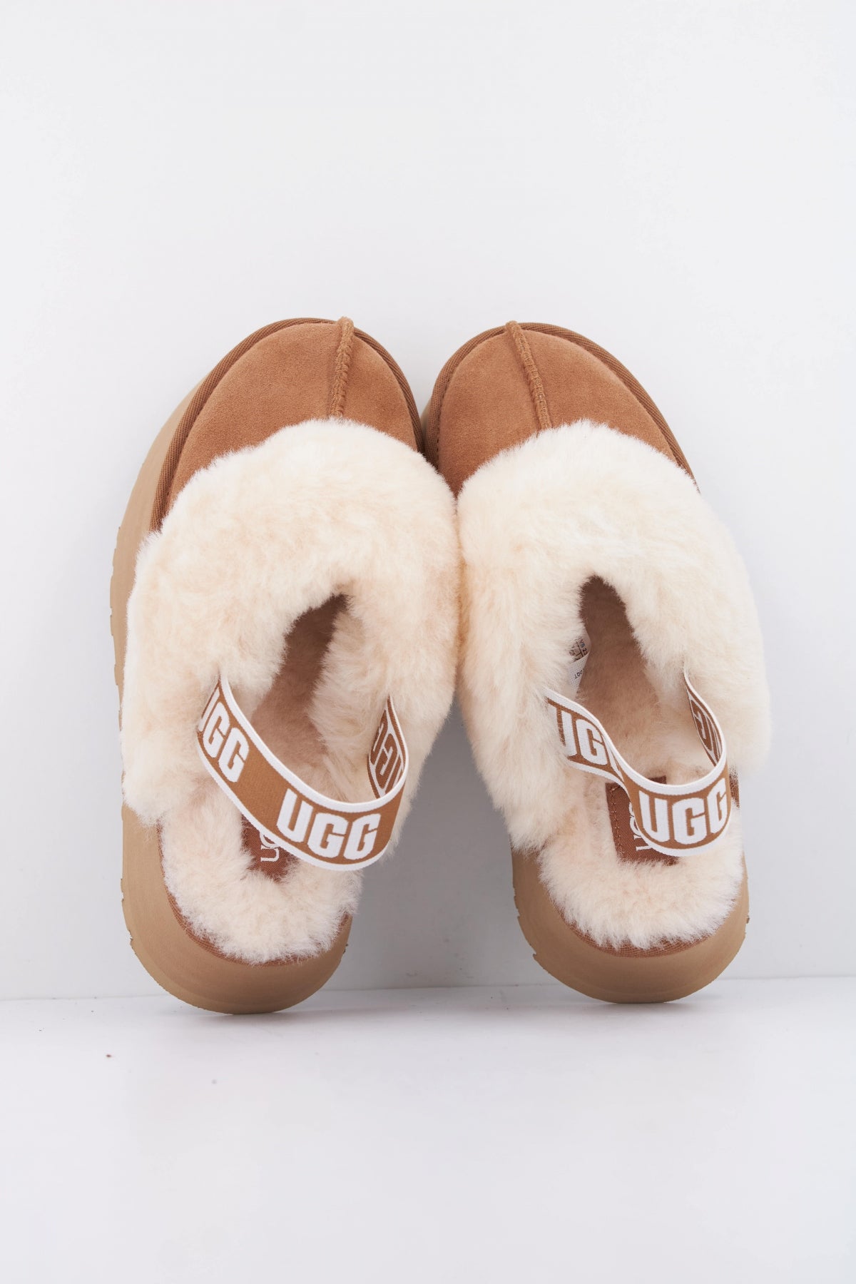 UGG FUNKETTE en color MARRON (3)