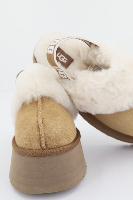 UGG FUNKETTE en color MARRON (4)
