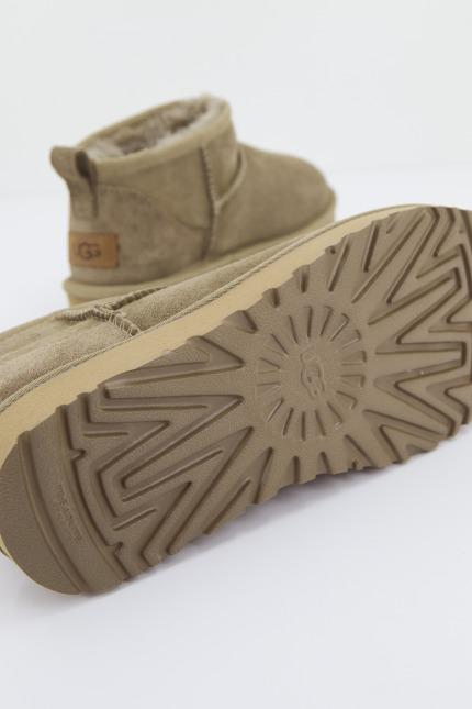 UGG W CLASSIC ULTRA MINI en color MARRON CLARO (4)